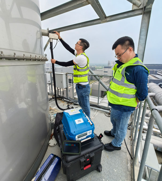 配合湖北環(huán)境監(jiān)測(cè)站進(jìn)行非甲烷總烴項(xiàng)目現(xiàn)場(chǎng)測(cè)試